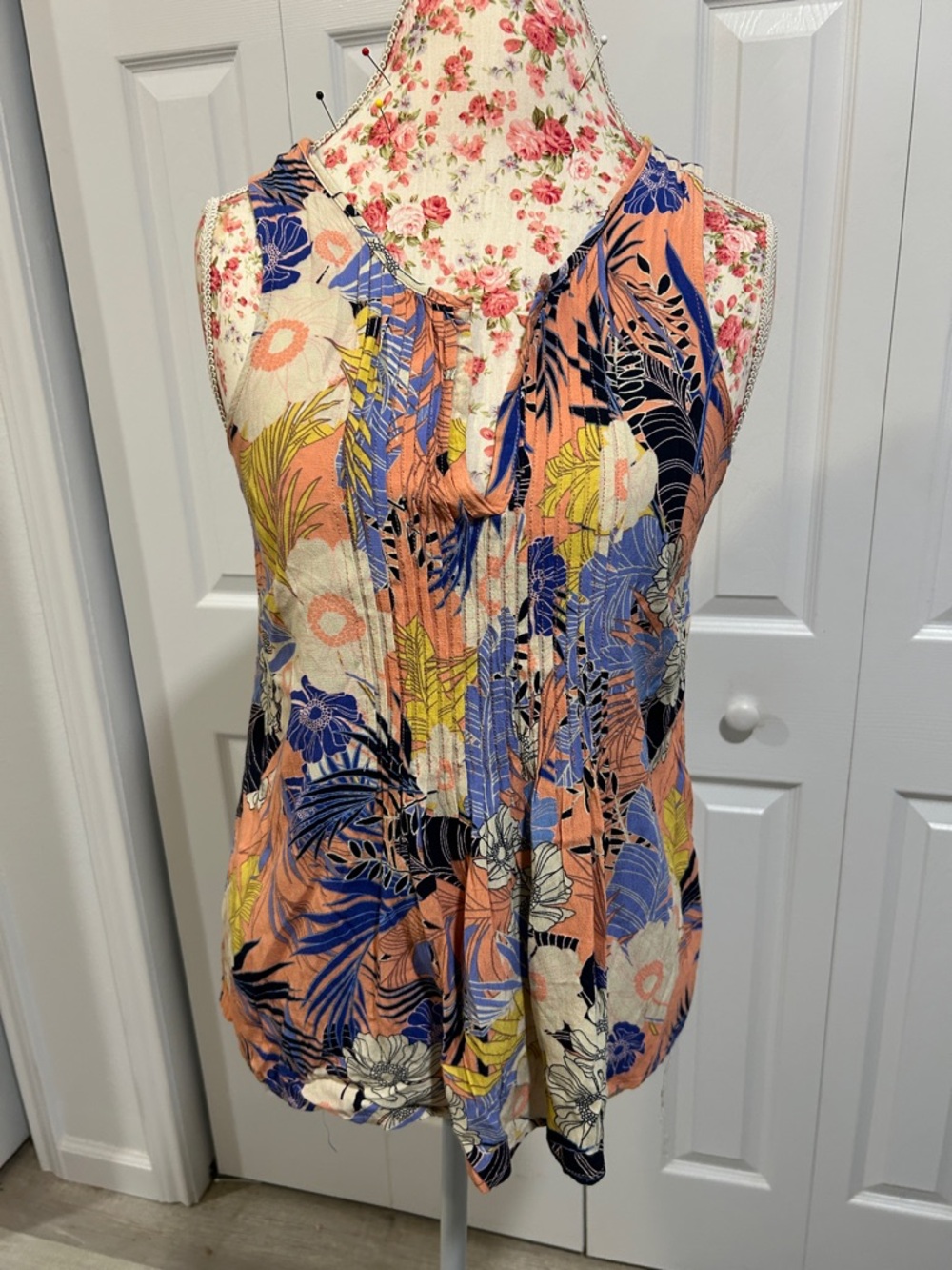 Sanctuary Peach Multi Floral Keyhole Tank